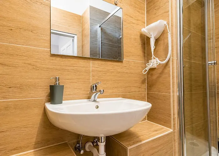 Апартаменти Wiener Stadthalle Boutique - Ideal For Couples Відень