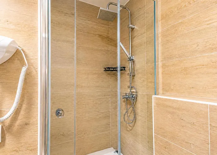 Wiener Stadthalle Boutique - Ideal For Couples *